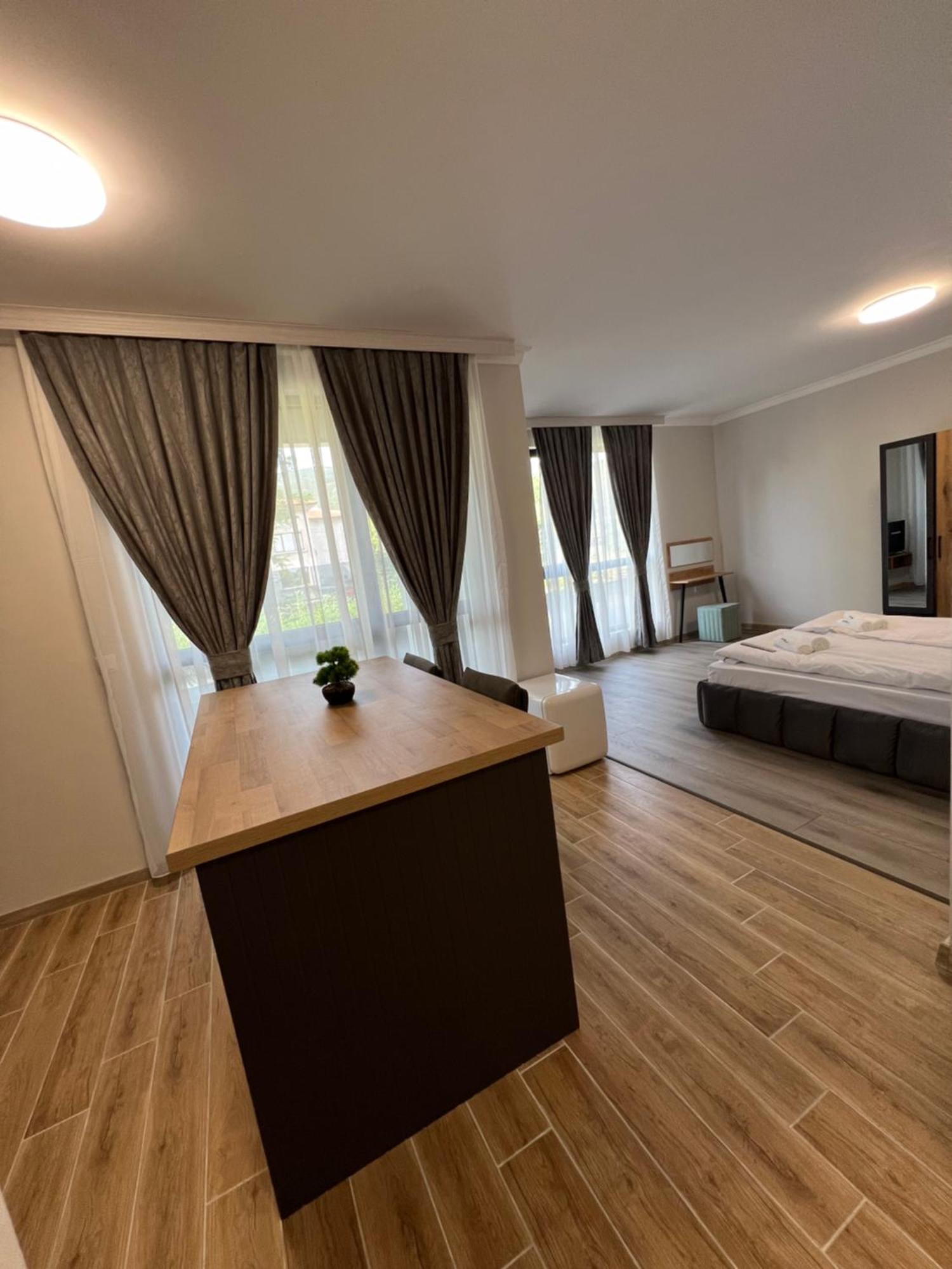 Green Park Apartments And Rooms For Guests Azenograd Kültér fotó
