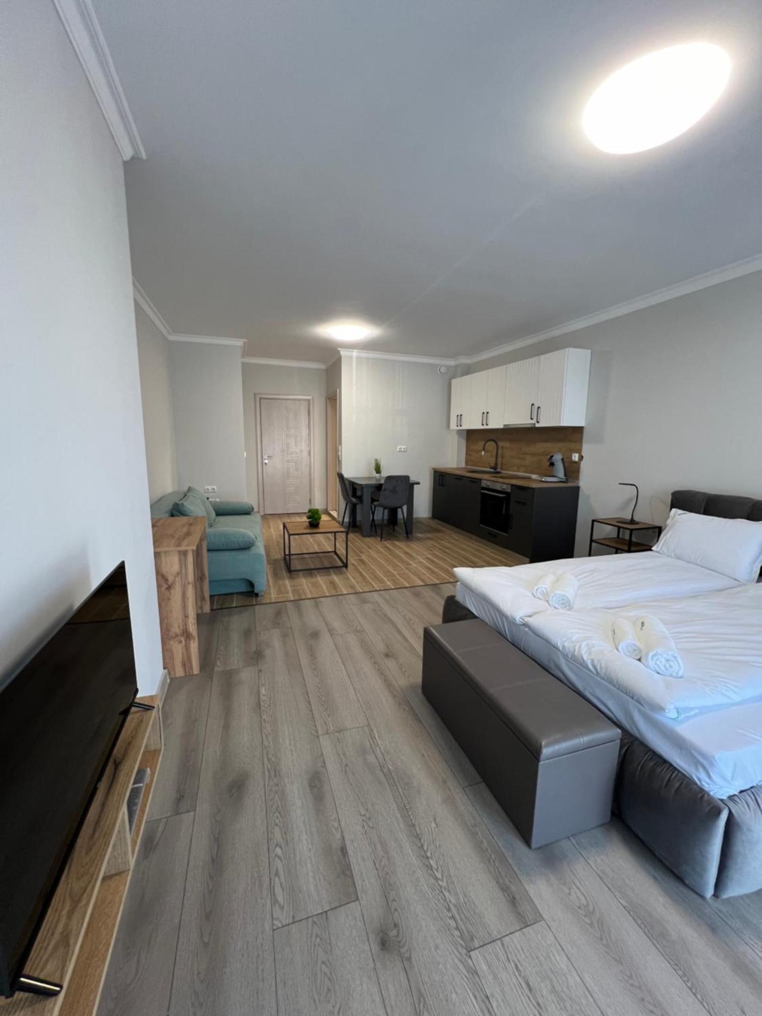 Green Park Apartments And Rooms For Guests Azenograd Kültér fotó