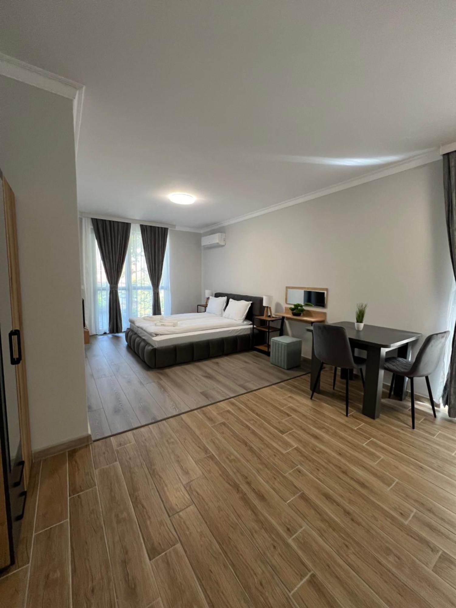 Green Park Apartments And Rooms For Guests Azenograd Kültér fotó