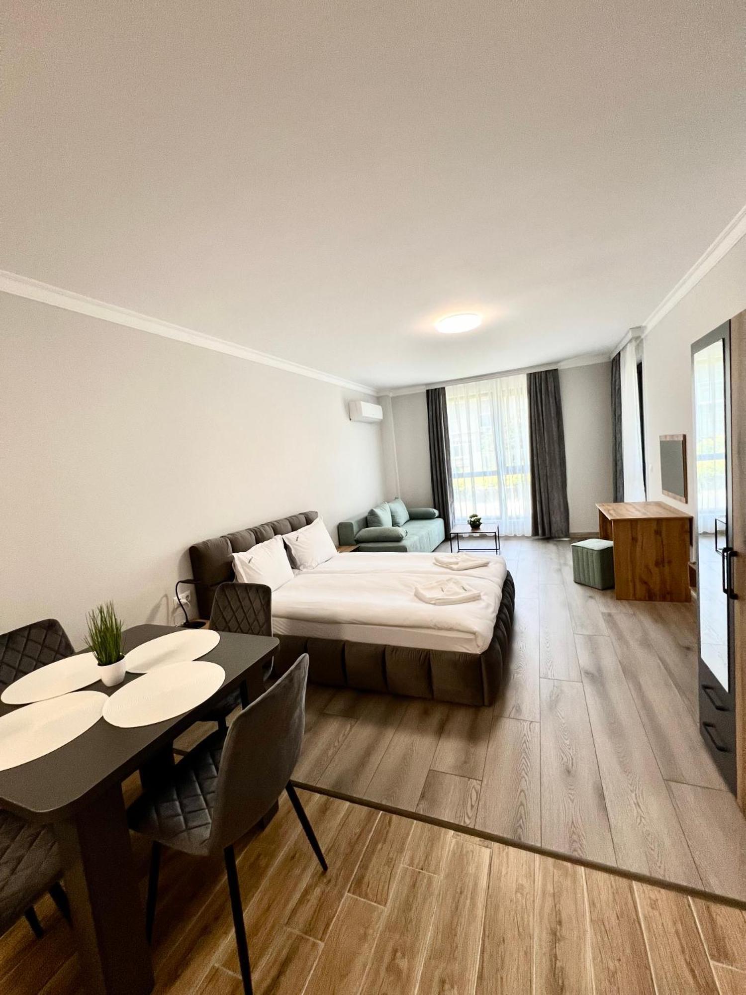 Green Park Apartments And Rooms For Guests Azenograd Kültér fotó