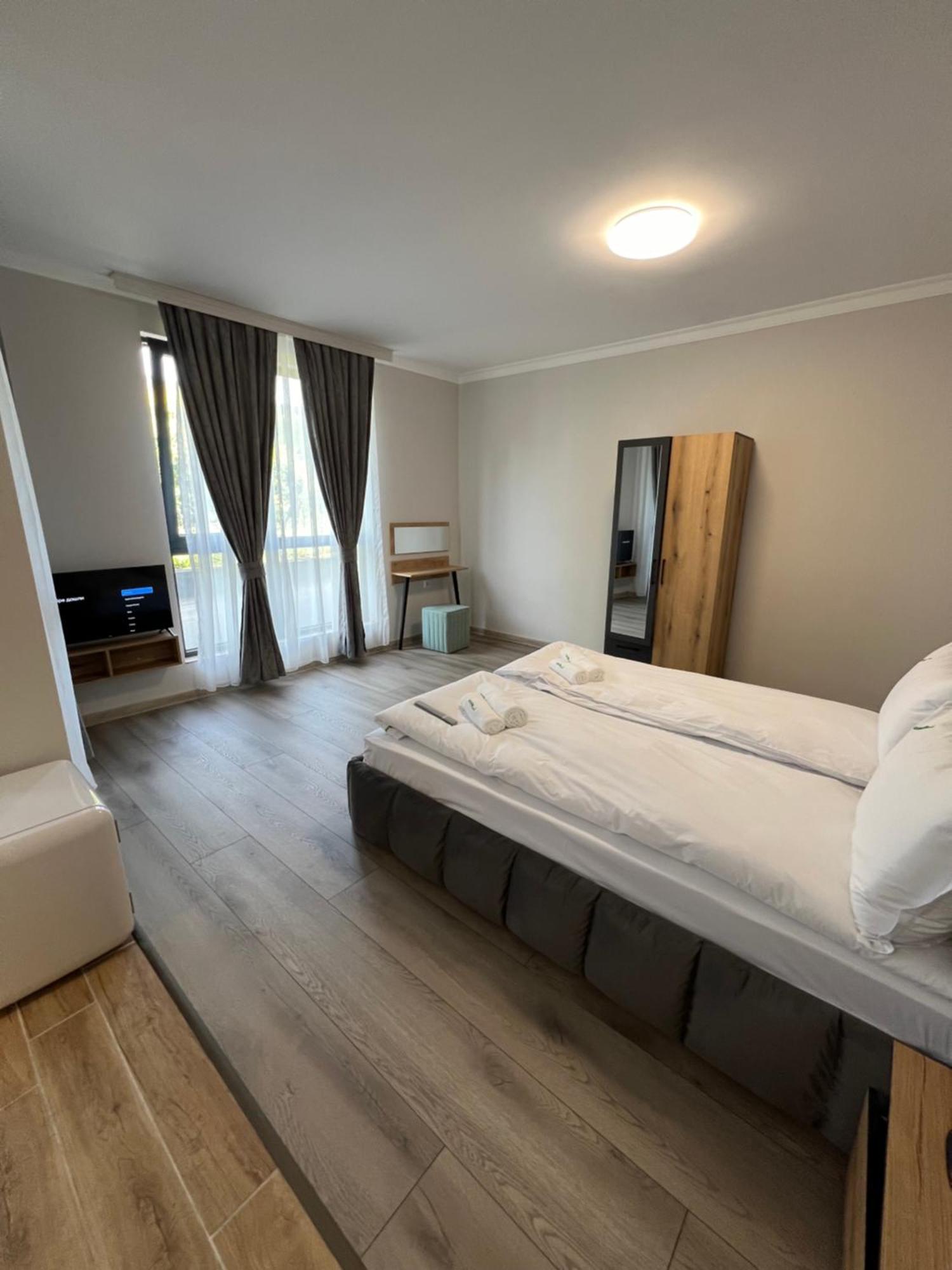 Green Park Apartments And Rooms For Guests Azenograd Kültér fotó
