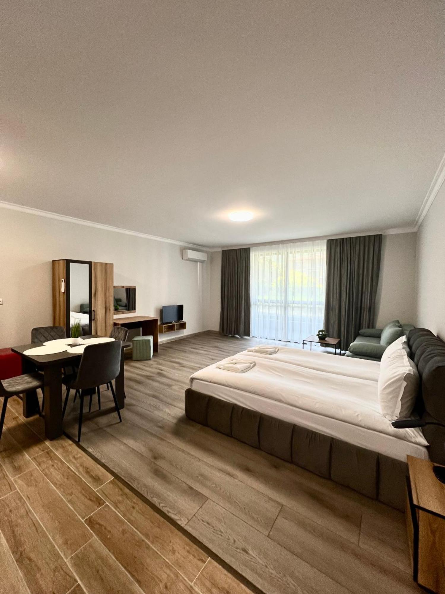Green Park Apartments And Rooms For Guests Azenograd Kültér fotó